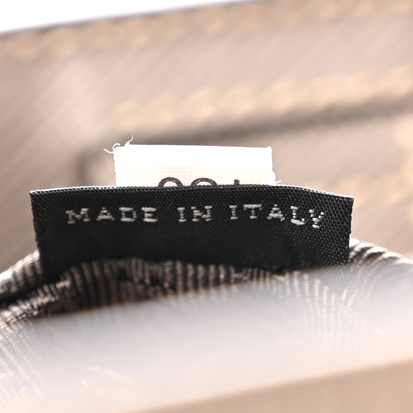 Saffiano Lux Medium Tote Argilla