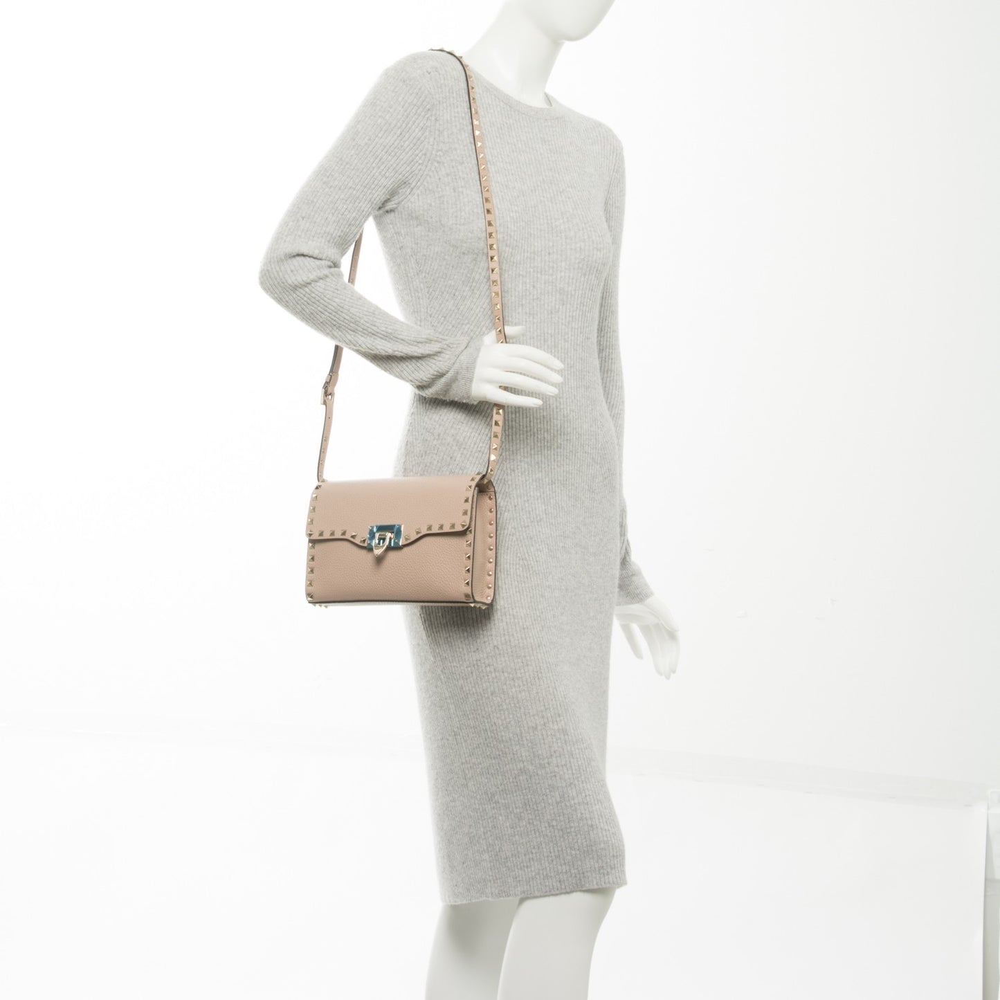 Pebbled Calfskin Medium Rockstud Flip Lock Crossbody Bag Poudre