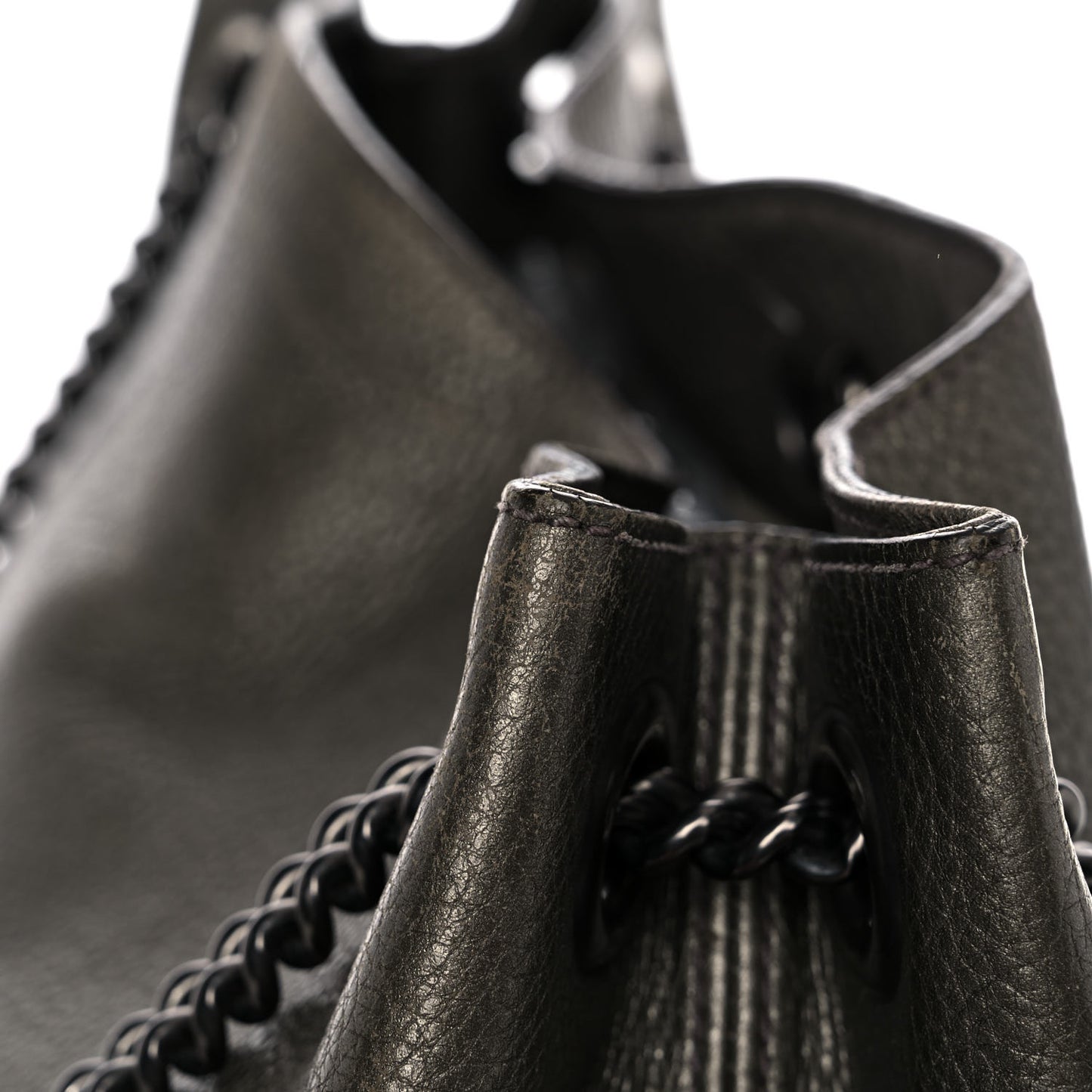 Metallic Pebbled Calfskin Medium Soho Chain Shoulder Bag Sasso
