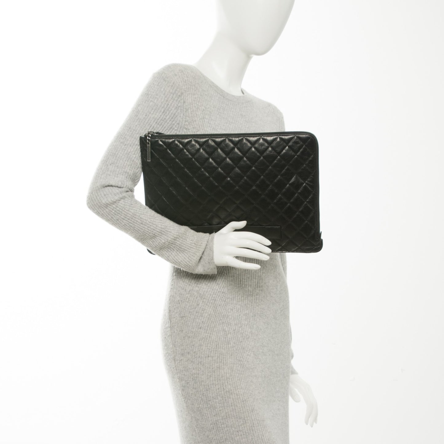 Crumpled Lambskin Quilted Large Slide Pouch Black