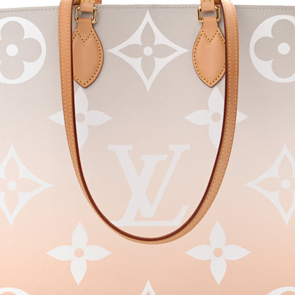 Louis Vuitton Monogram Giant By The Pool OnTheGo GM Brume 7 of 16