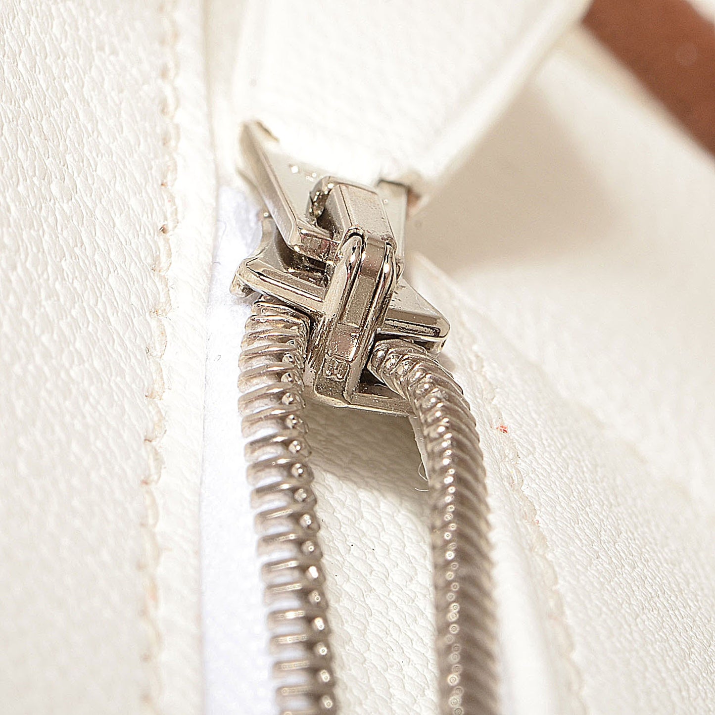 Taurillon Clemence Eclat Birkin 40 Sanguine White