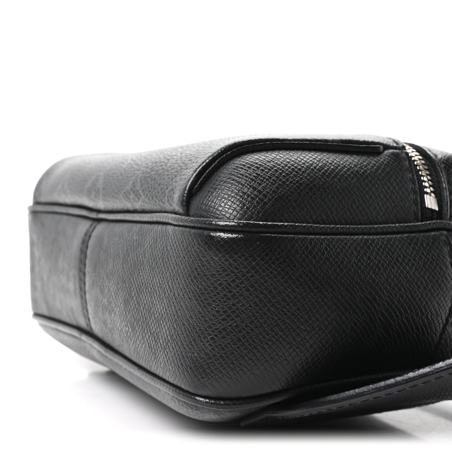 Taiga Monogram Eclipse Outdoor Messenger Black