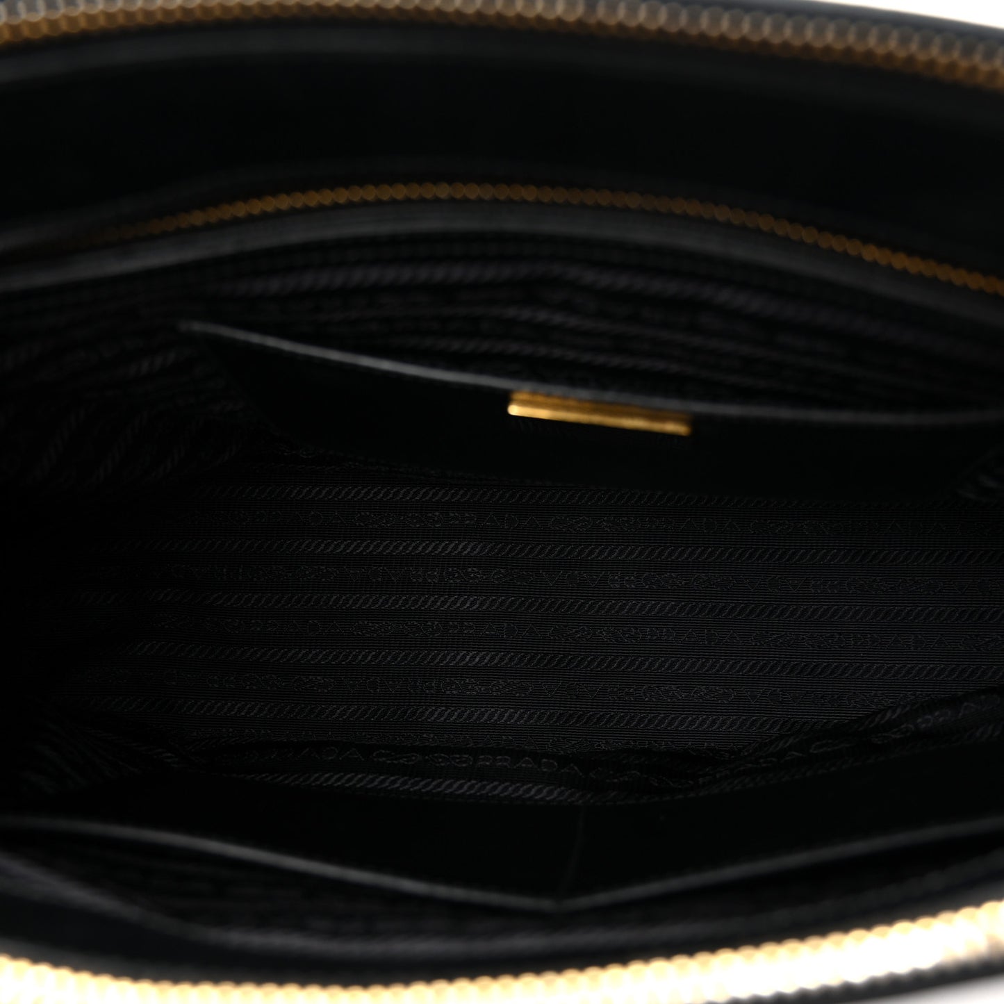 Saffiano Medium Galleria Double Zip Tote Black