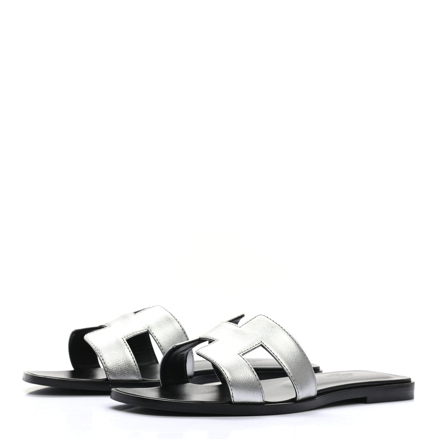 Metallic Epsom Oran Sandals 37.5 Gris Argente
