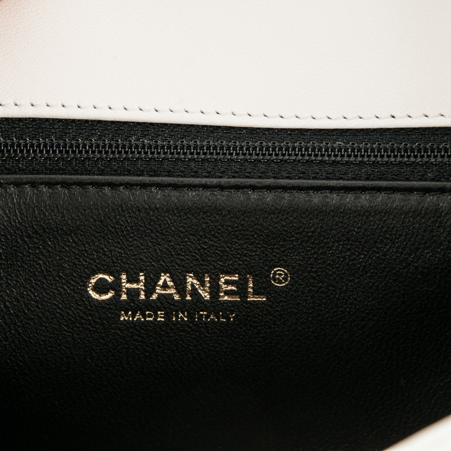 Caviar Quilted Small CC Filigree Flap White Black