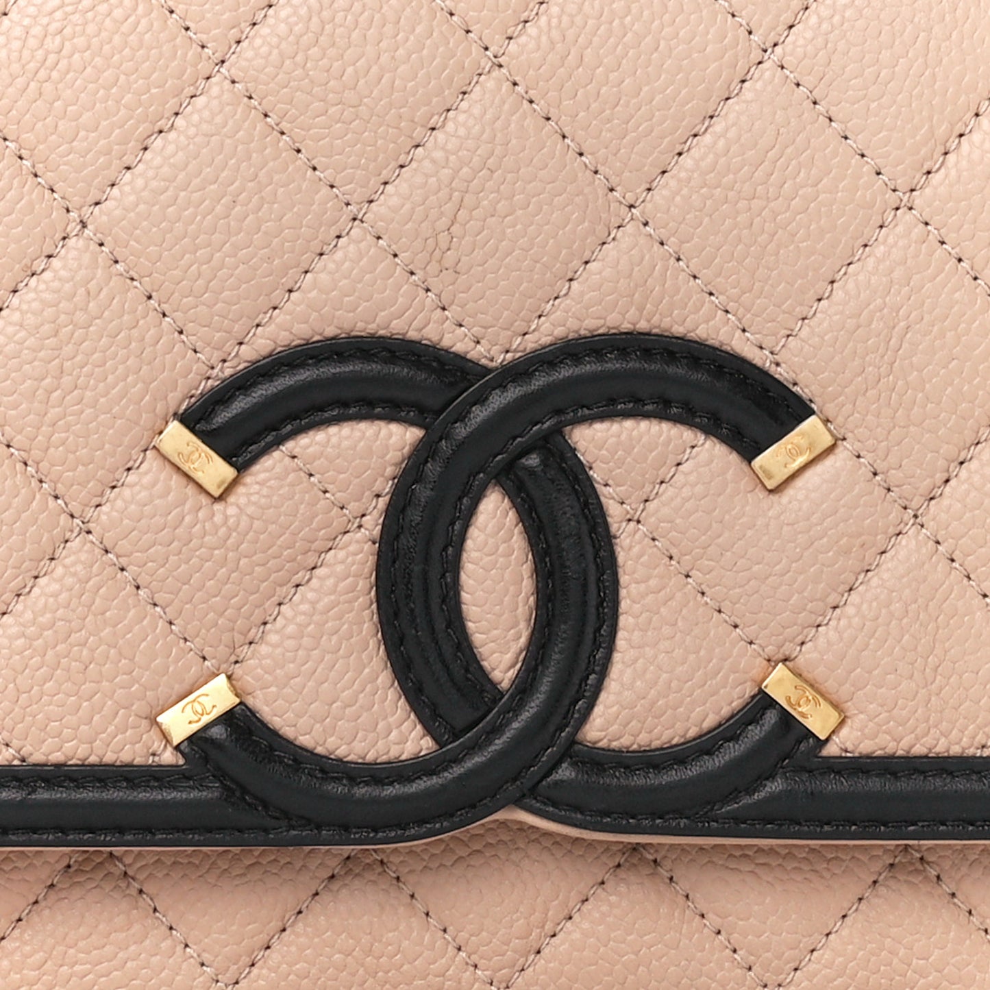 Caviar Quilted Medium CC Filigree Flap Beige Black