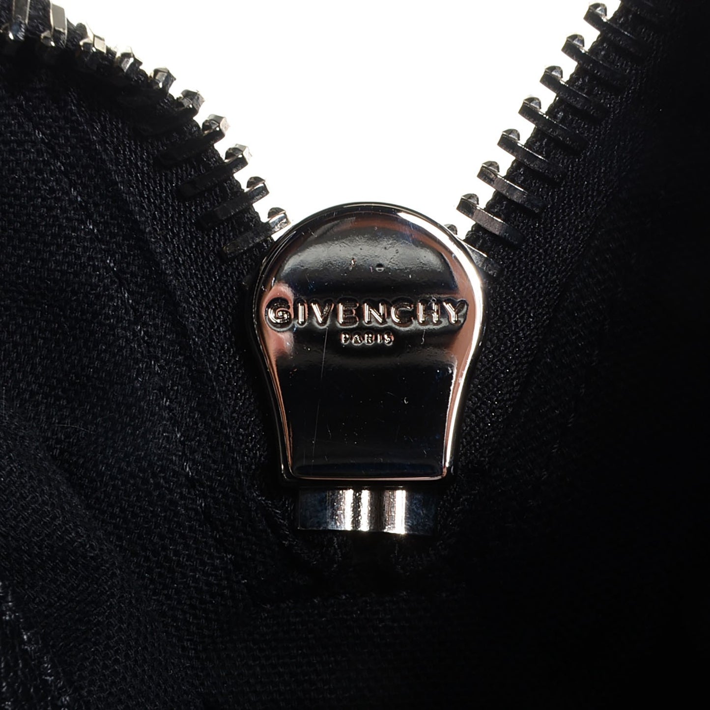 Sugar Goatskin Medium Antigona Black