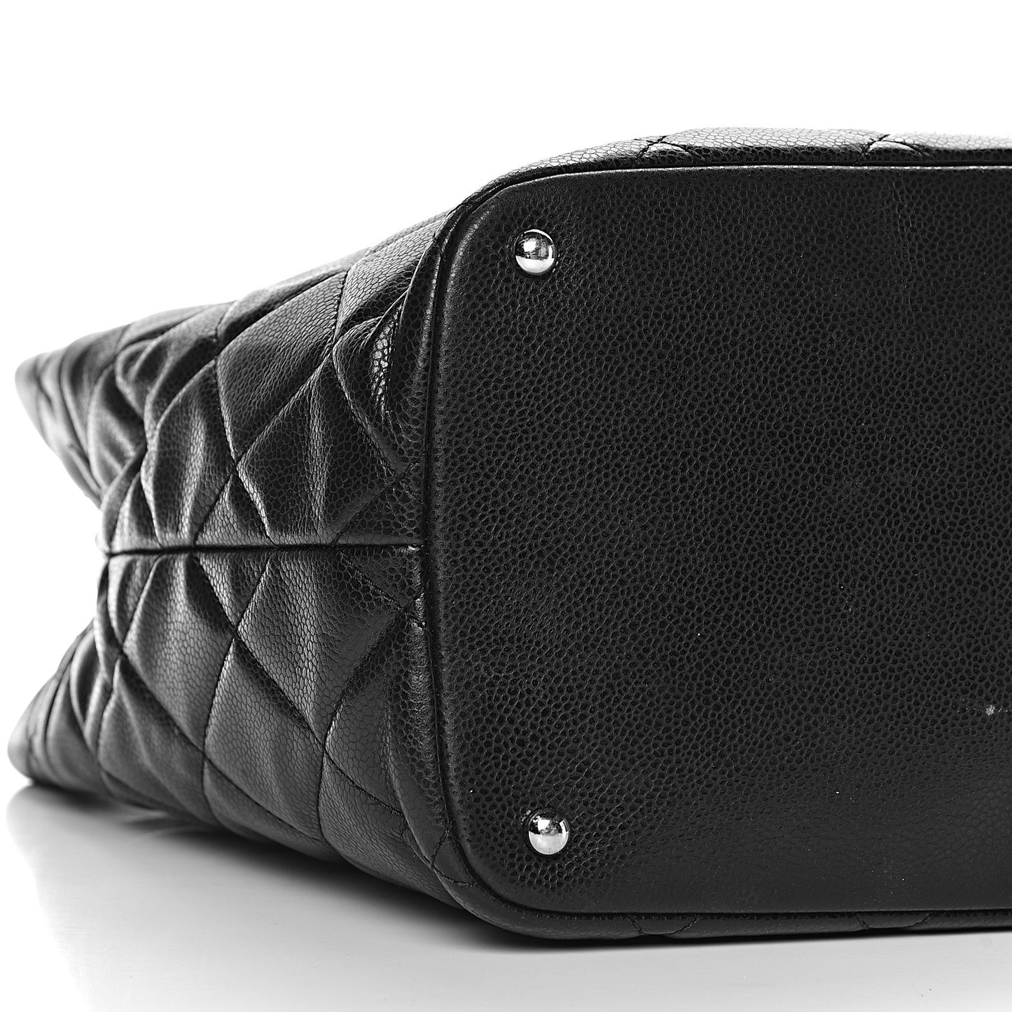 Caviar Quilted CC Timeless Soft Tote Black