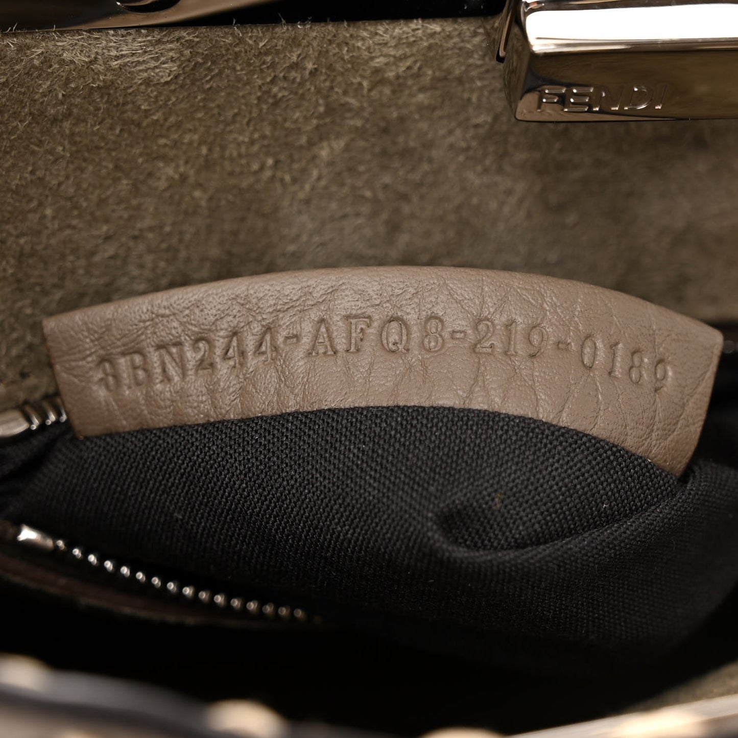 Vitello Granato Camoscio Macro Stitching Selleria Mini Peekaboo Iconic Satchel Tartufo