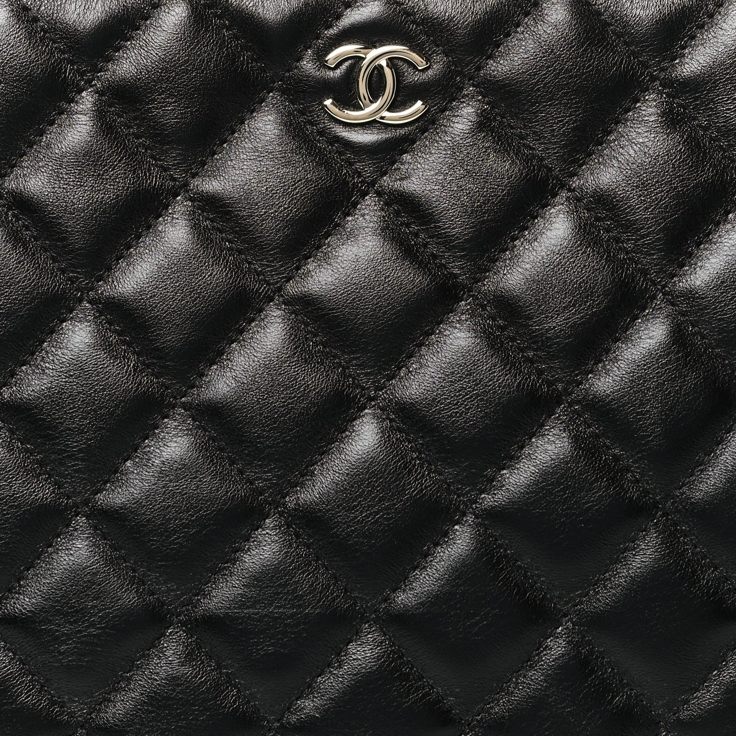 Calfskin Quilted Pearl Medium Cosmetic Case Black