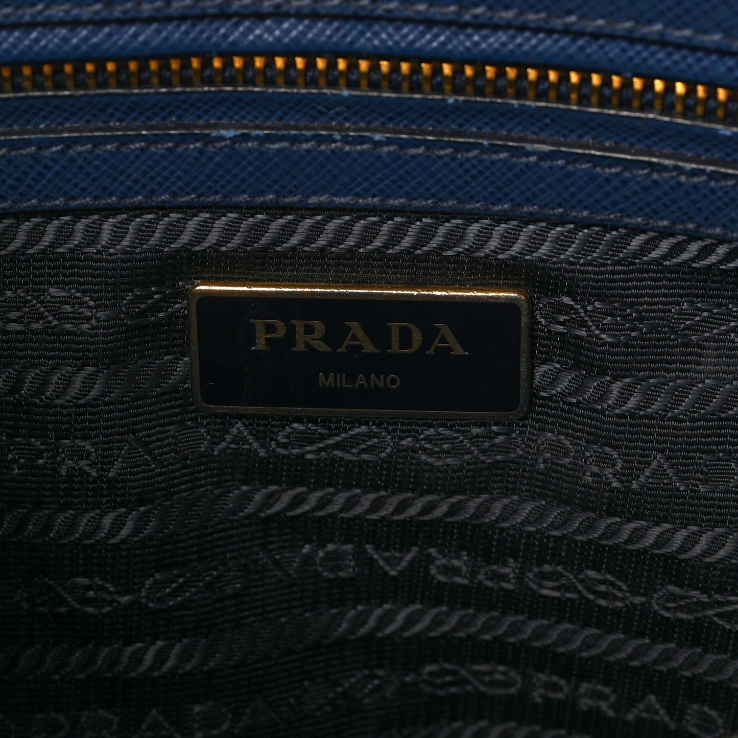 Saffiano Medium Galleria Double Zip Tote Bluette