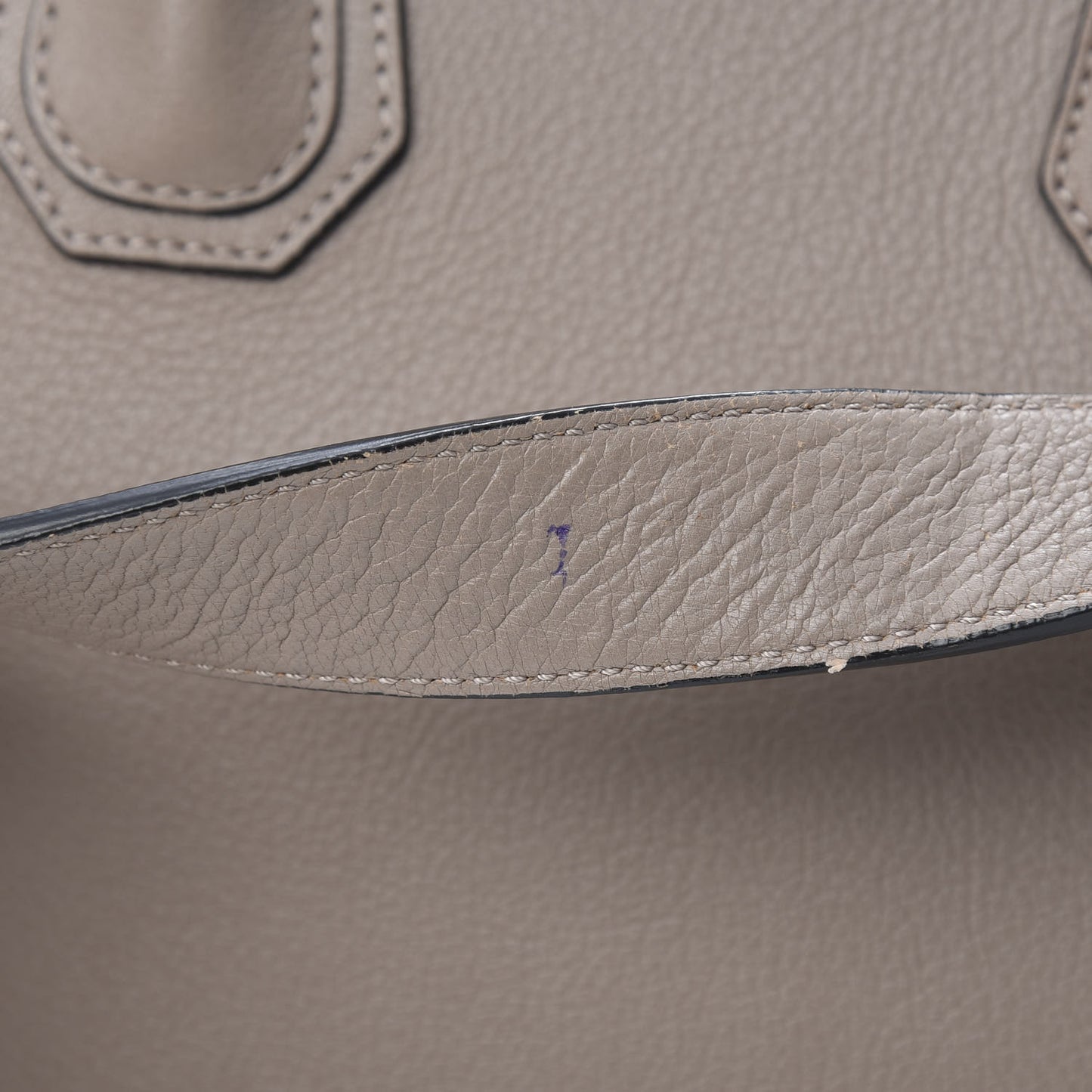 Sugar Goatskin Medium Antigona Mastic