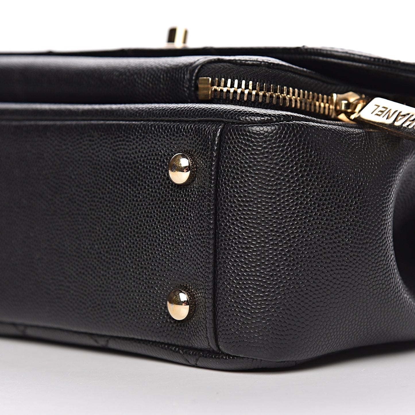 Caviar Quilted Medium Business Affinity Flap Black
