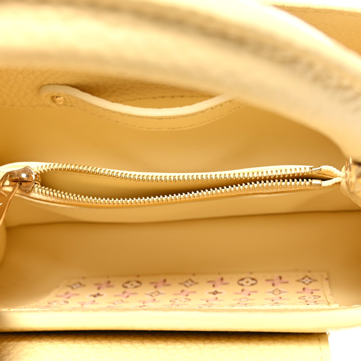 Louis Vuitton Taurillon Capucines East West Mini Banana Yellow Banane 5 of 11