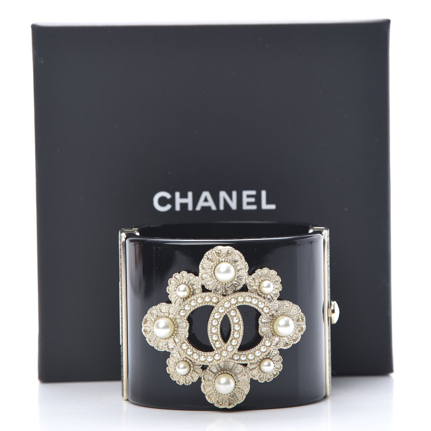 Resin Gripoix Pearl CC Cuff Black