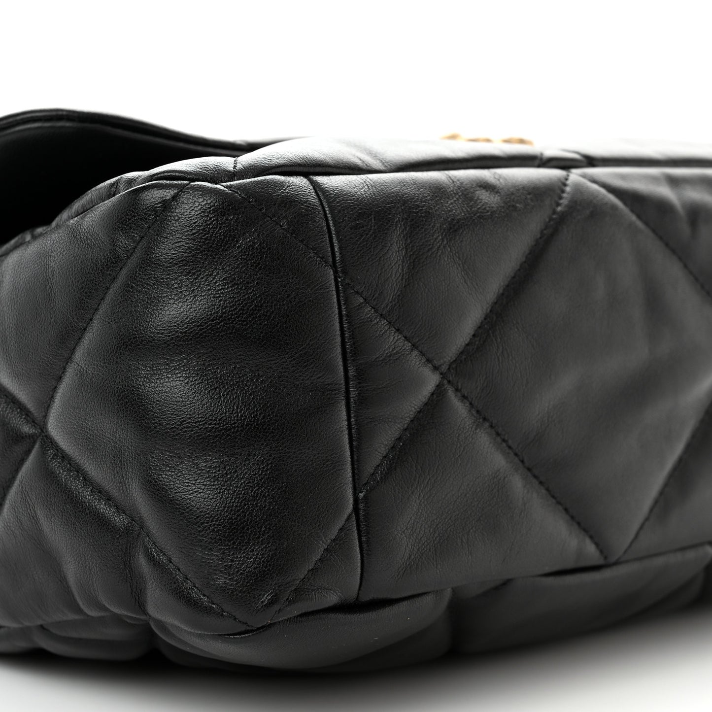 Lambskin Quilted Maxi Chanel 19 Flap Black