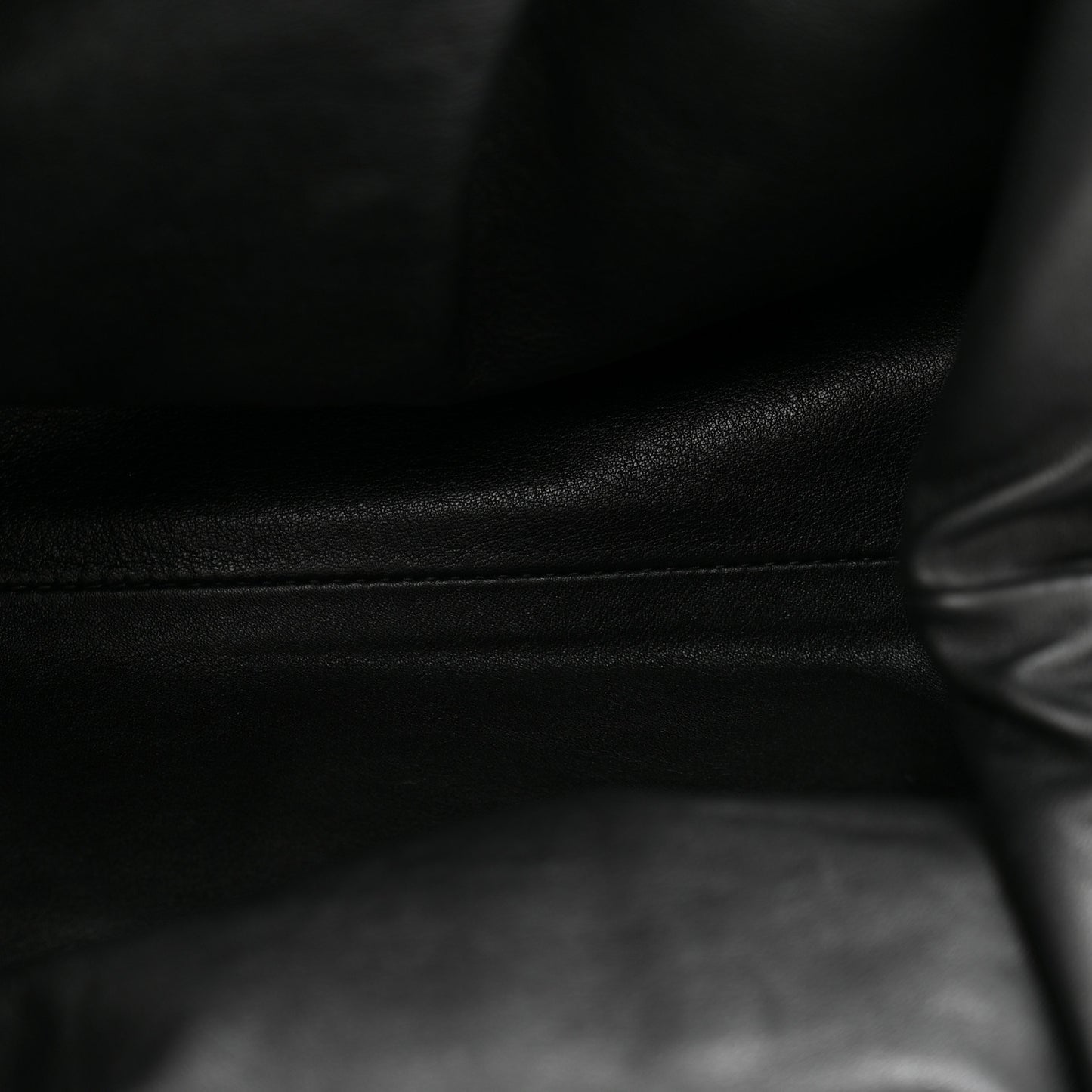 Smooth Butter Calf Teen Pouch Black