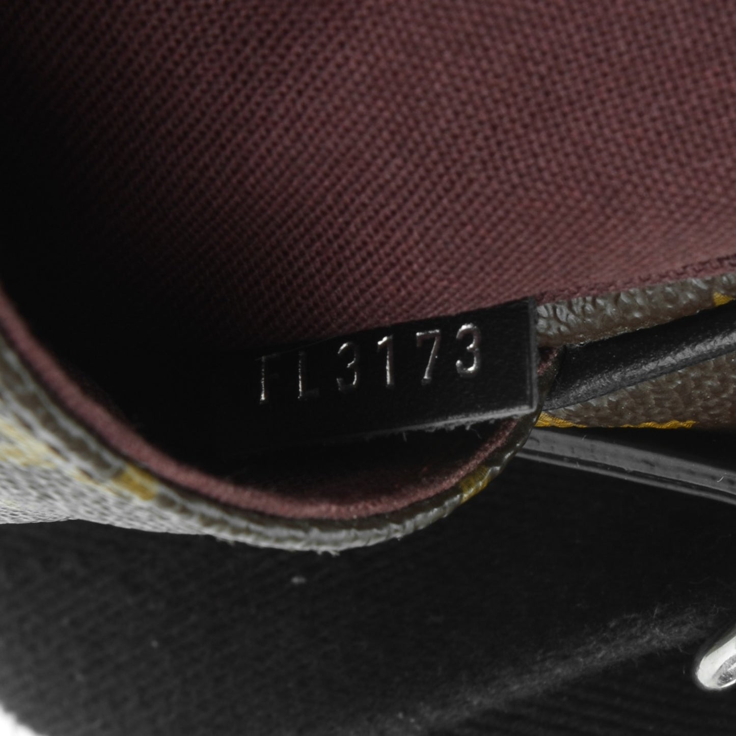 Monogram Macassar District MM