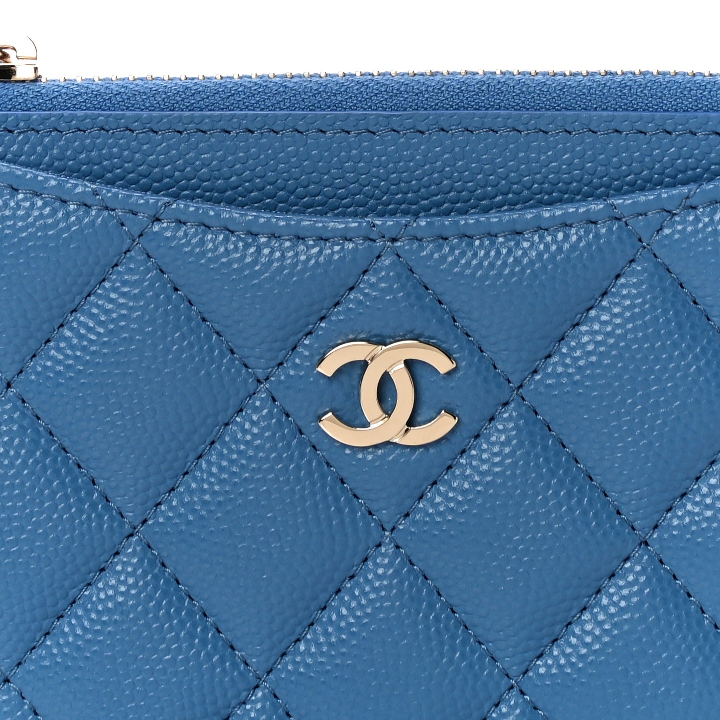 Caviar Quilted CC Zip Card Holder Blue