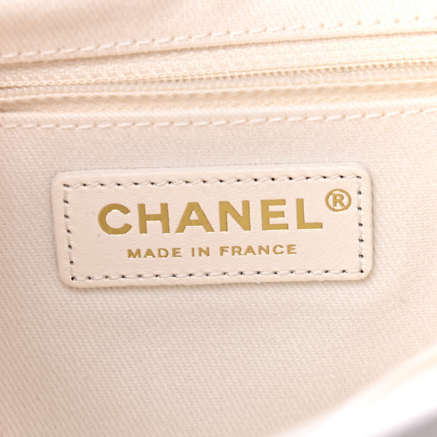 Caviar Quilted Medium Business Affinity Flap White