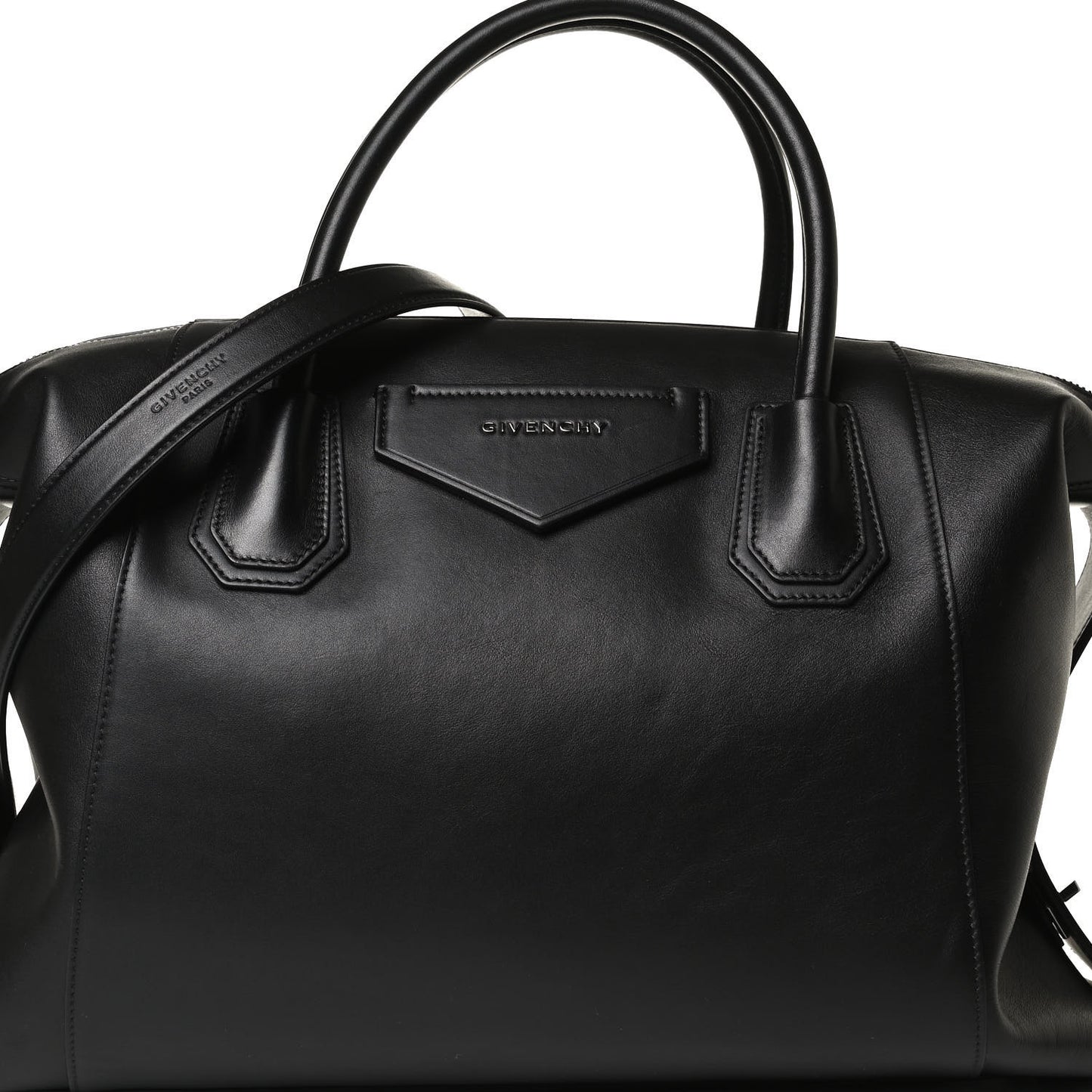Smooth Calfskin Medium Soft Antigona Black