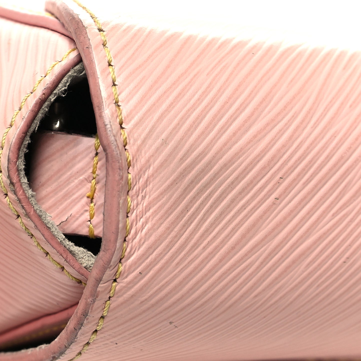 Epi Twist Shoulder Bag MM Rose Ballerine
