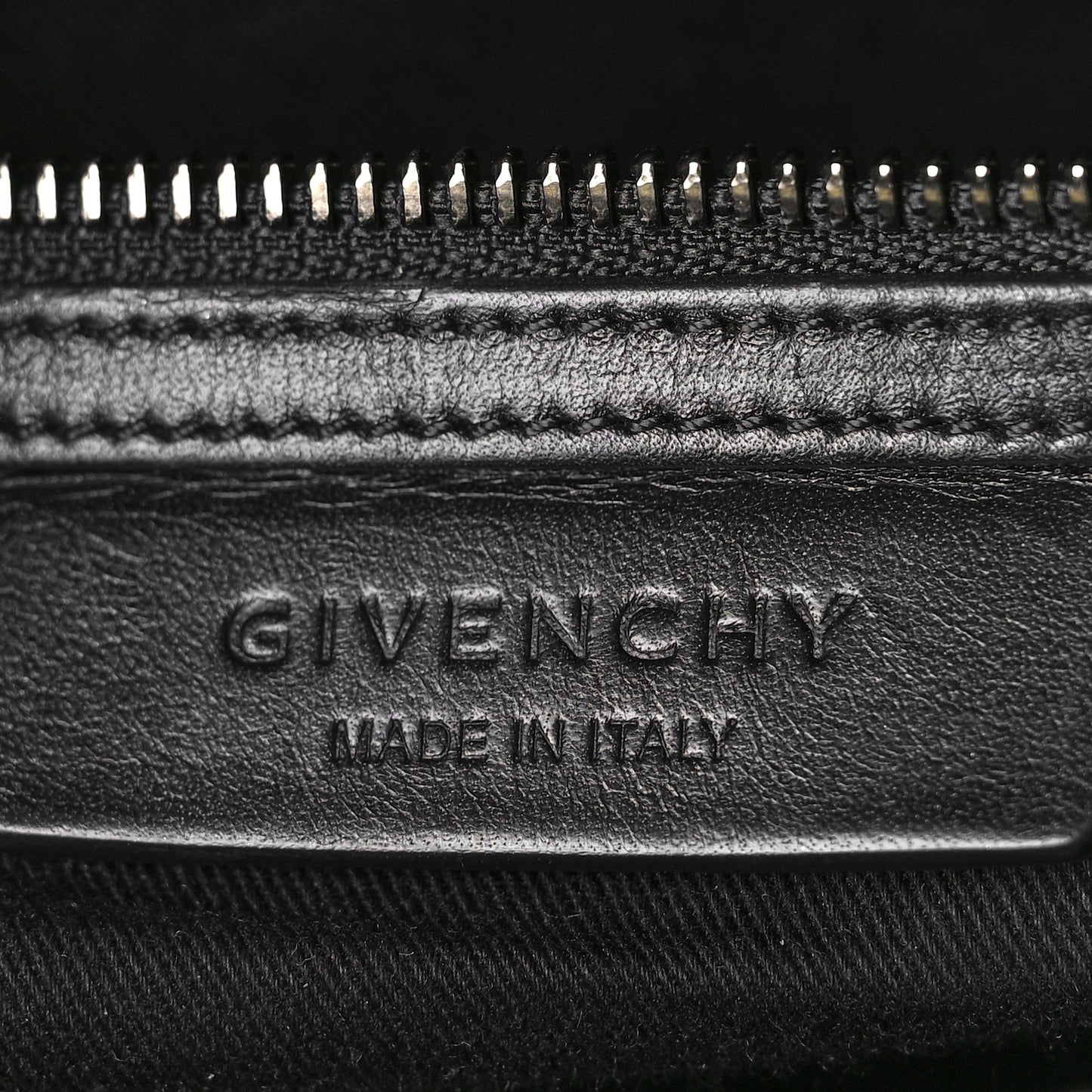Shiny Lord Calfskin Medium Antigona Black