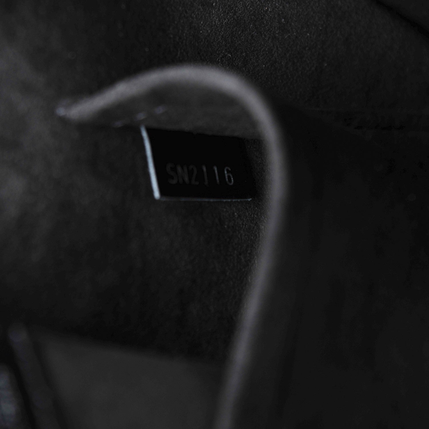 Louis Vuitton Epi Luna Black 7 of 7