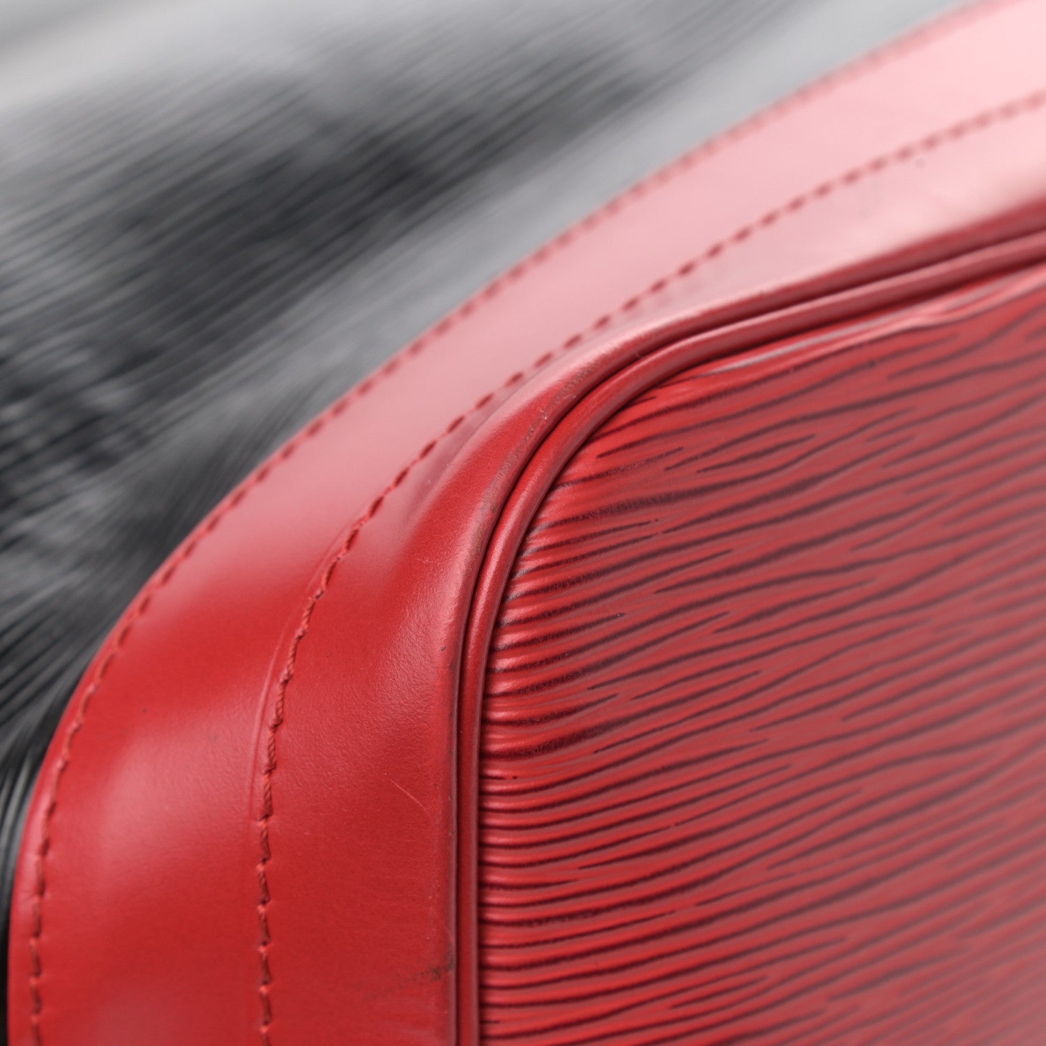 Louis Vuitton Epi Bi-Color Noe Castillan Red Black 12 of 16