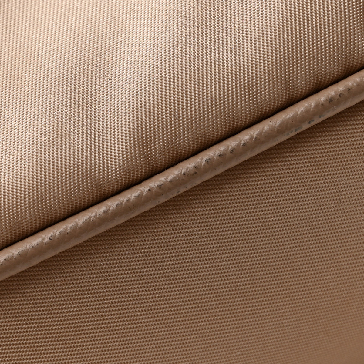 Tessuto Saffiano Re-Edition 2005 Shoulder Bag Cammeo
