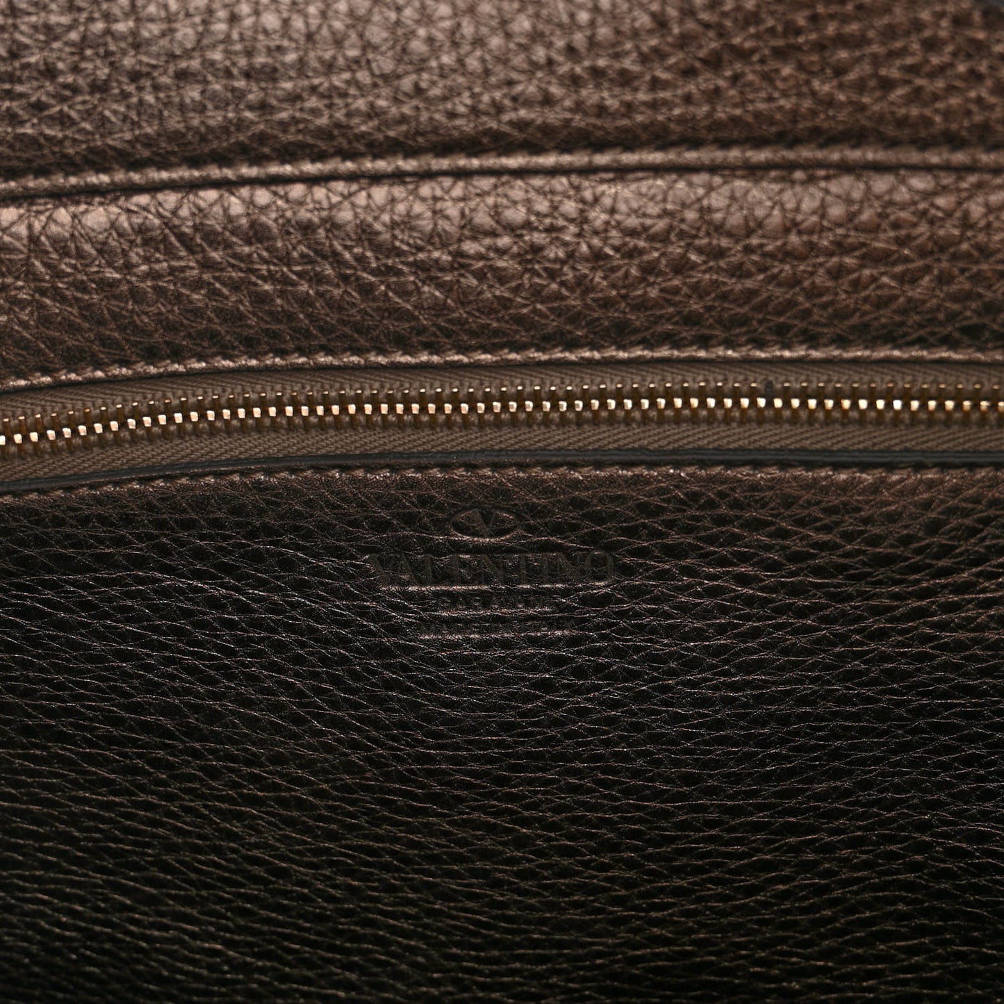 Metallic Pebbled Calfskin Large Rockstud Flip-Lock Messenger Bag Sasso
