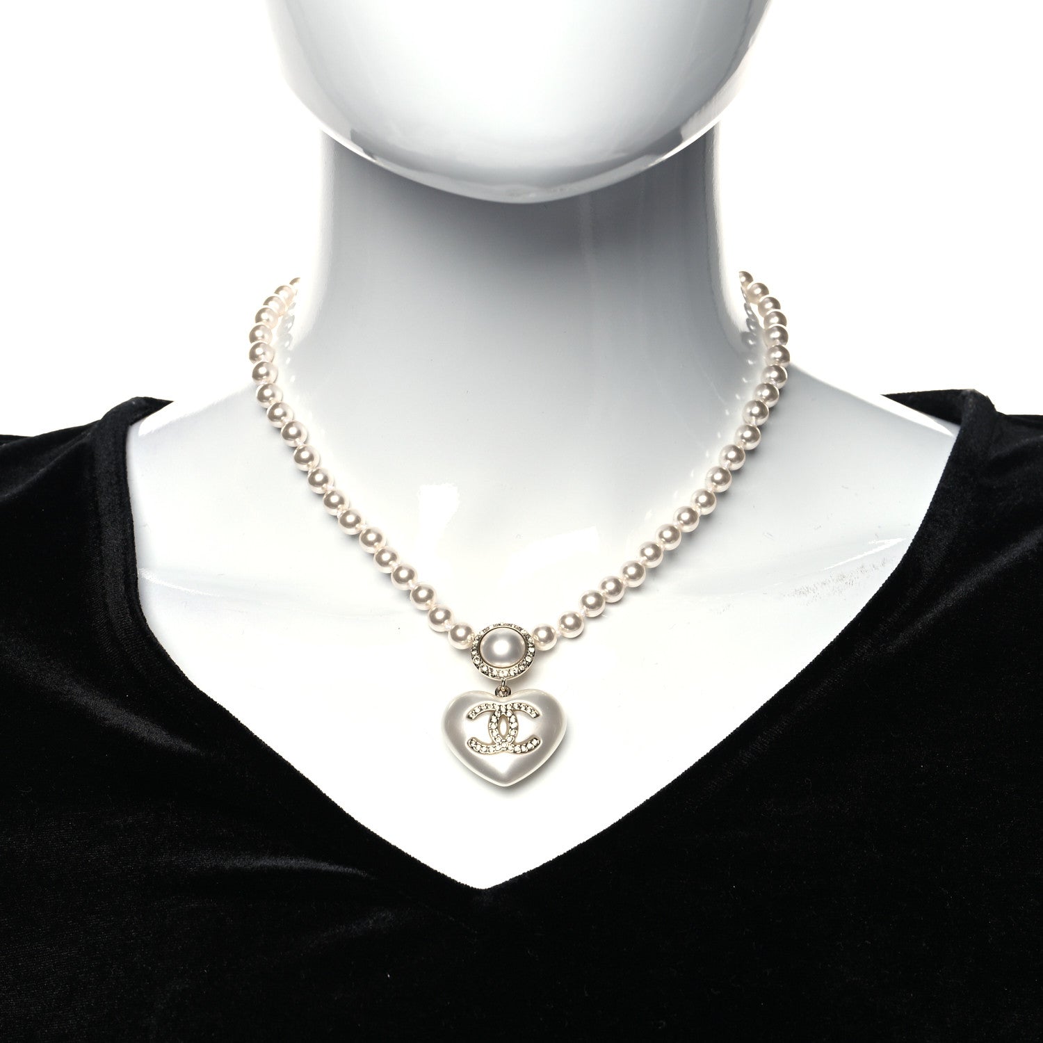 Chanel Pearl Crystal CC Heart Short Necklace Pearly White Gold 2 of 5