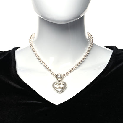 Chanel Pearl Crystal CC Heart Short Necklace Pearly White Gold 2 of 5