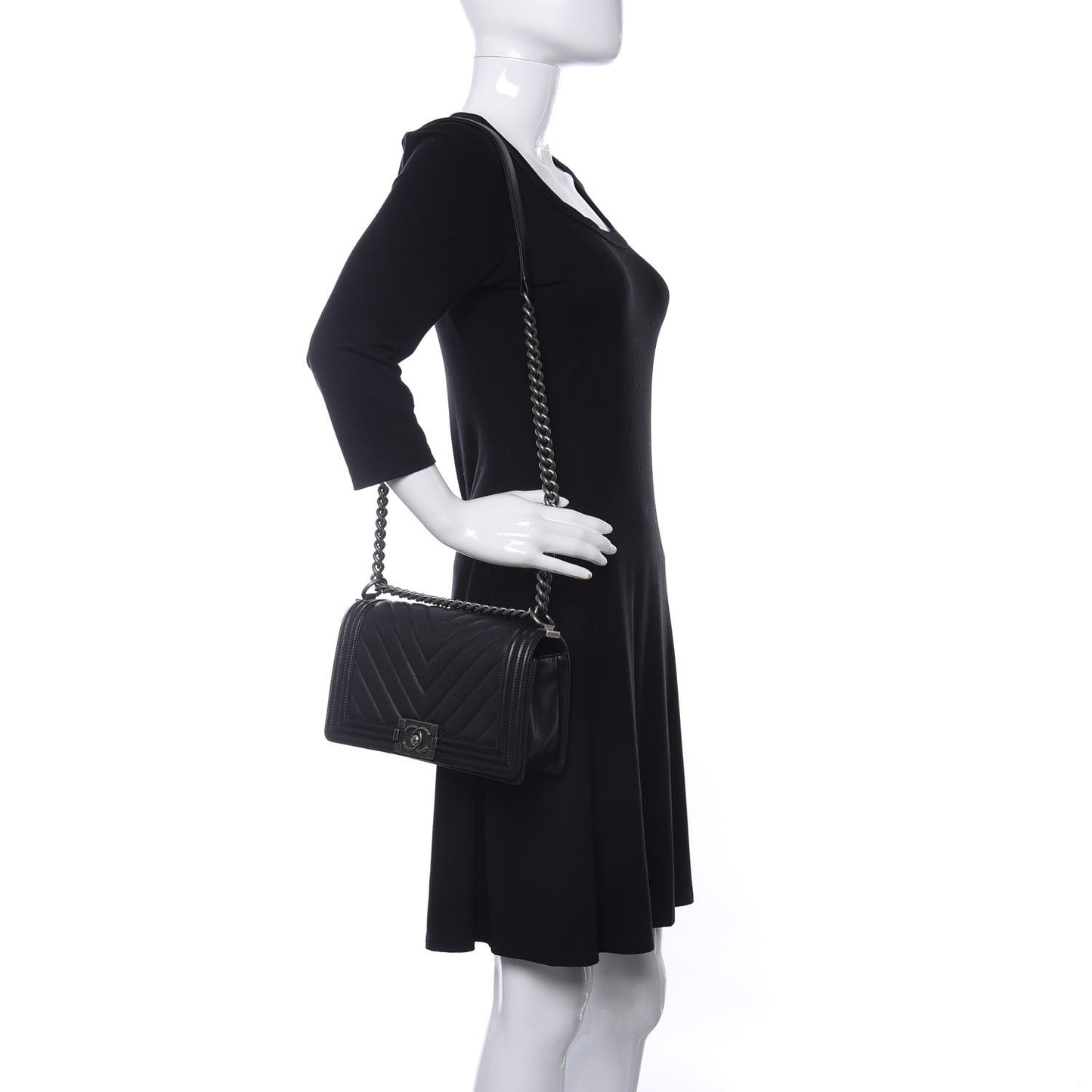 Caviar Chevron Quilted Medium Boy Flap Black