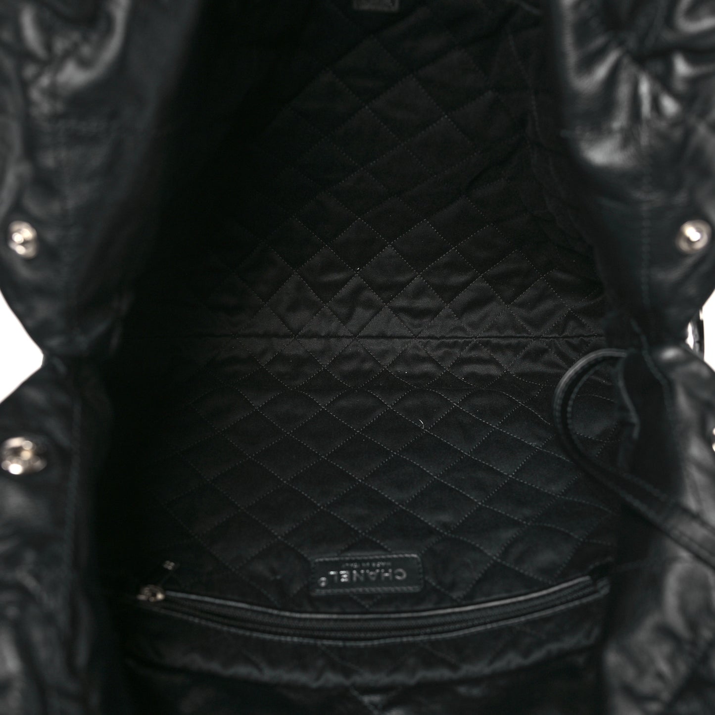 Shiny Caviar Quilted Monochrome Chanel 22 Black