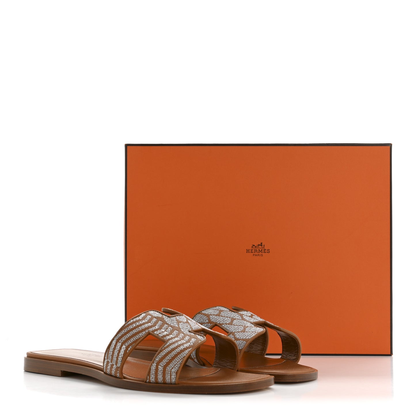 Embroidered Calfskin Oran Sandals 38 Naturel Gris Argente