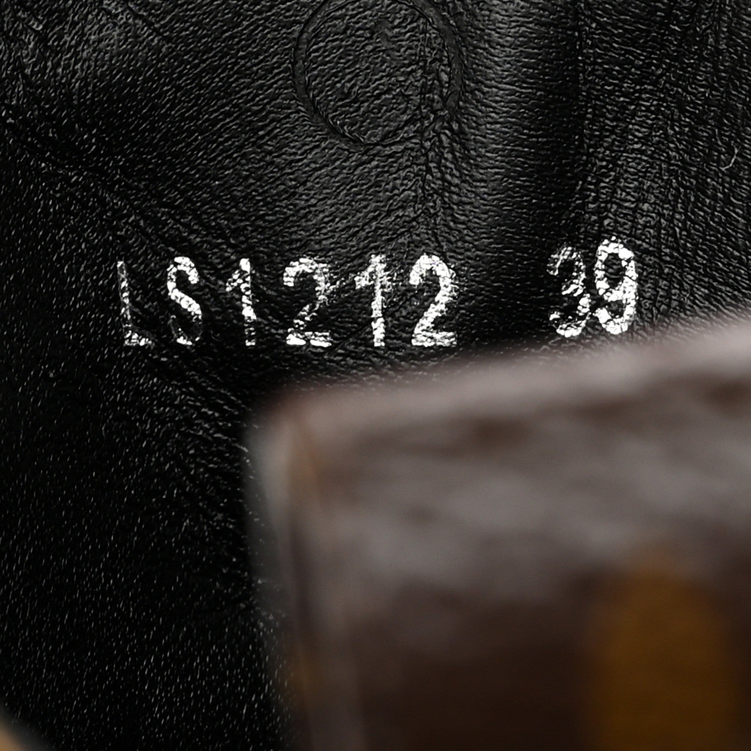 Louis Vuitton LV BEAUBOURG ANKLE BOOT 39 Black 8 of 10