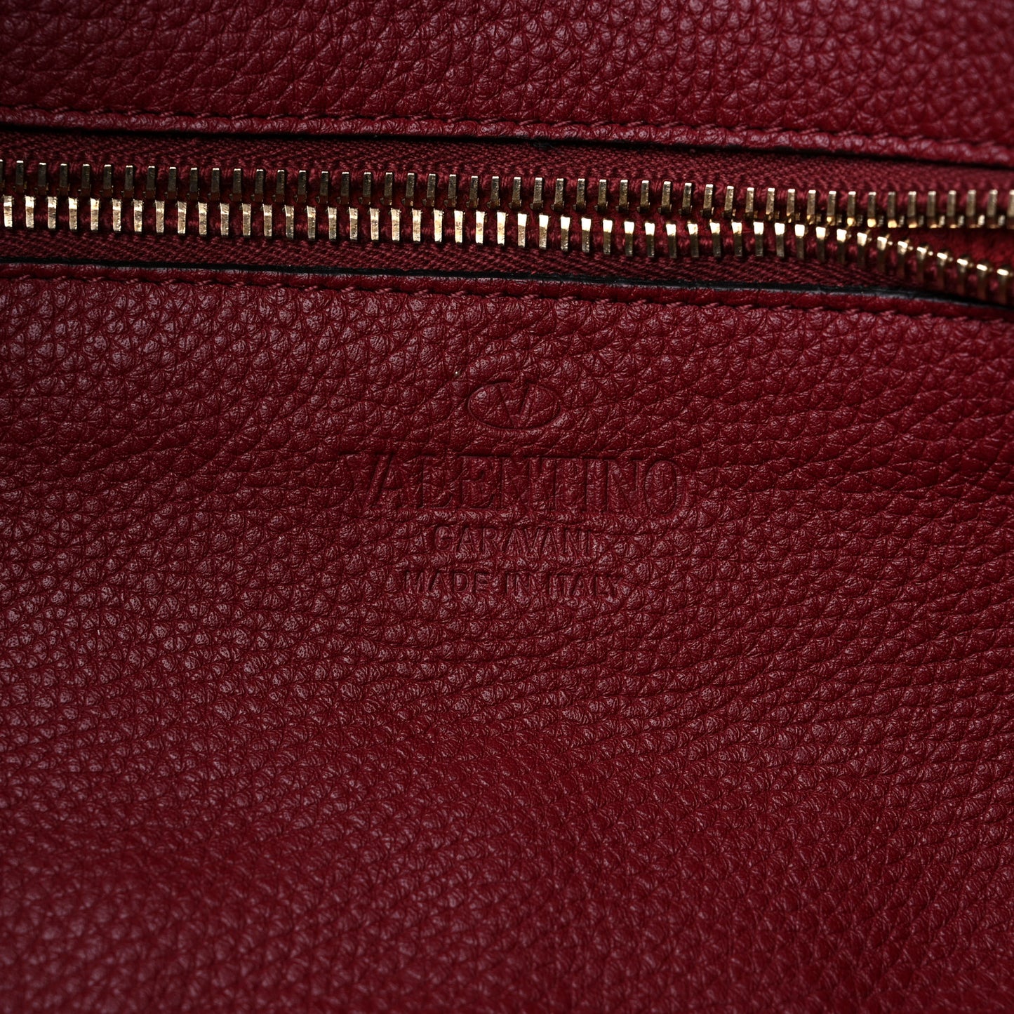 Pebbled Calfskin Medium Rockstud Tote Camelia
