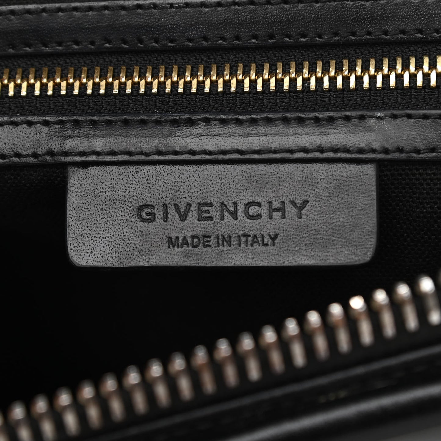 Shiny Lord Calfskin Medium Antigona Black