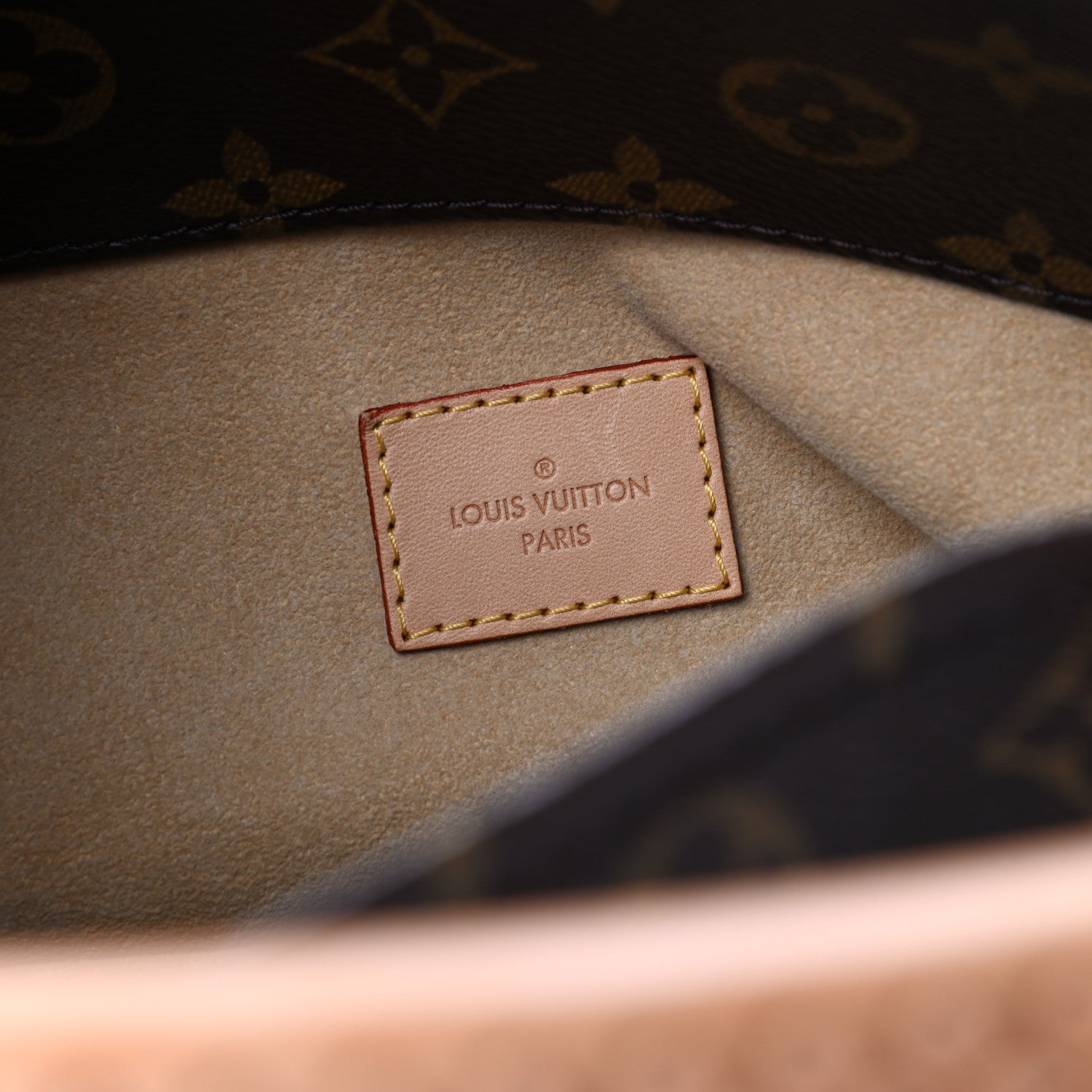 Louis Vuitton Monogram Artsy MM 6 of 10