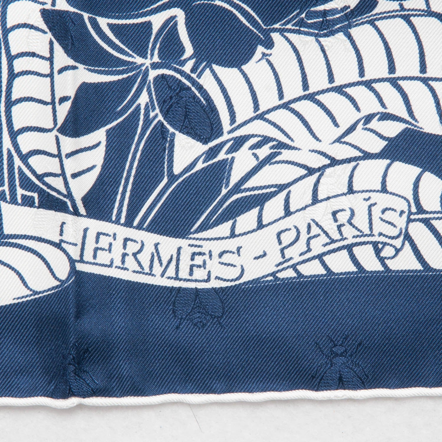 Hermes Silk Tatouage Flamingo Party Scarf 90 Bleu Blanc 4 of 7