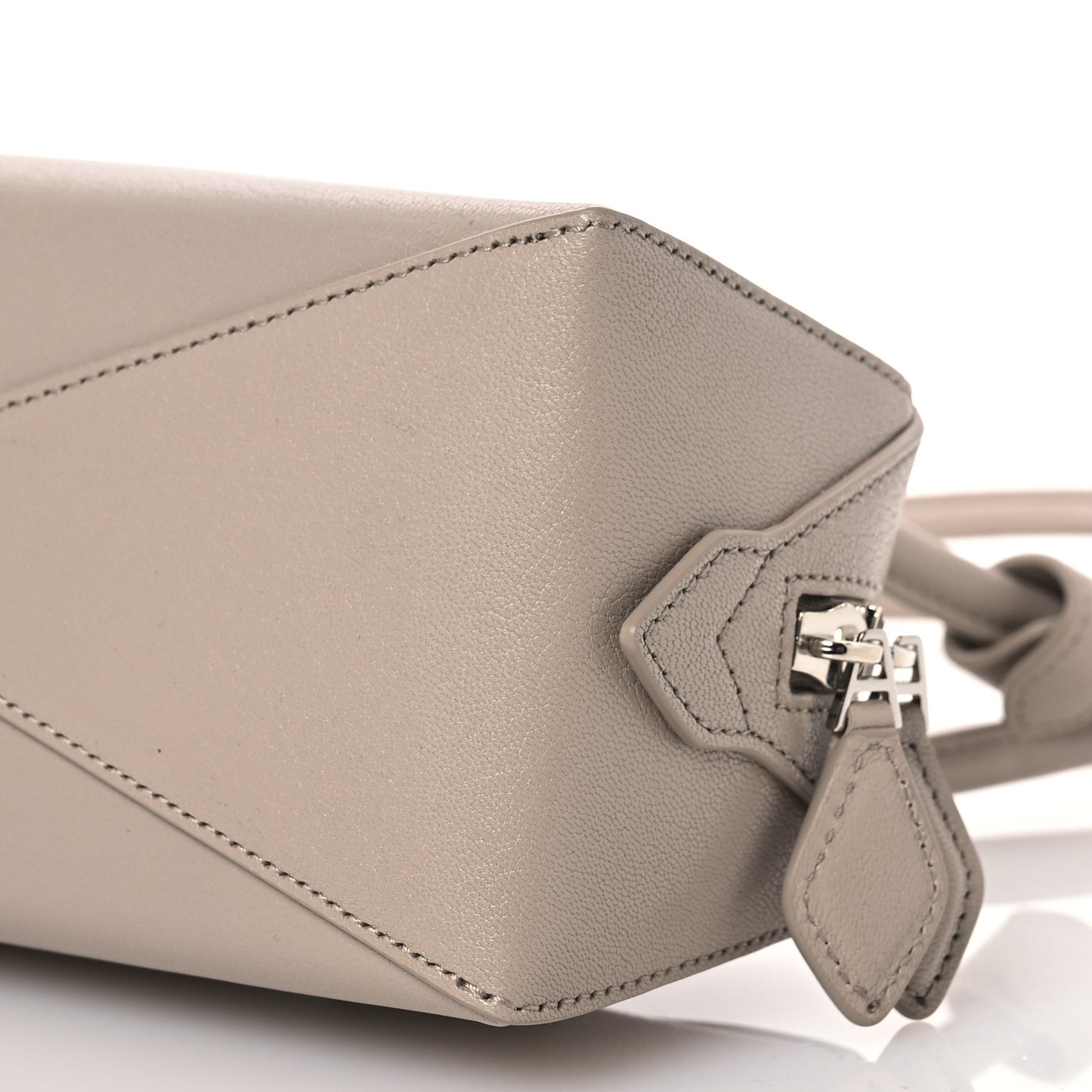 Goatskin Medium Le Teckel Bag Grege