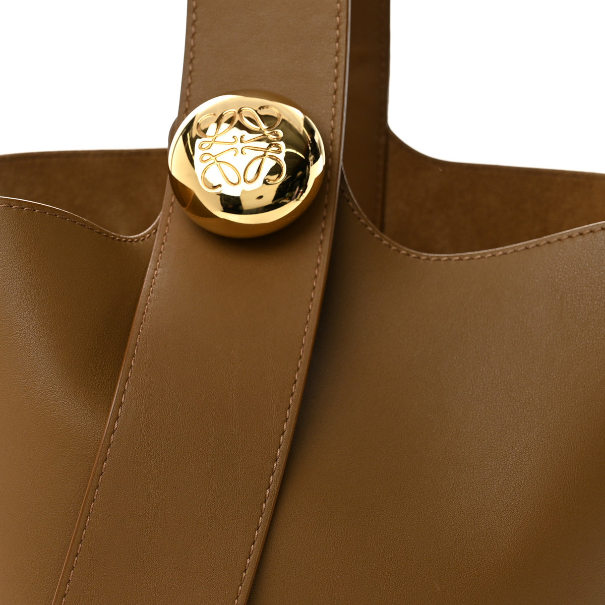 Smooth Calfskin Medium Pebble Bucket Bag Oak
