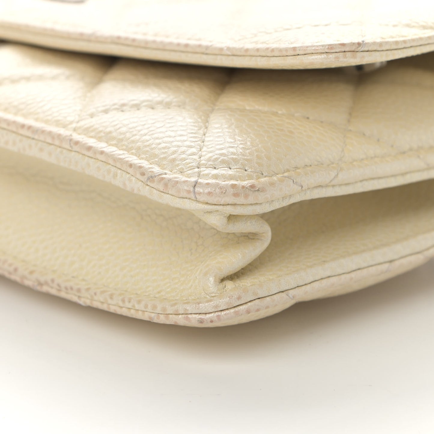 Iridescent Caviar Quilted Wallet On Chain WOC Ivory