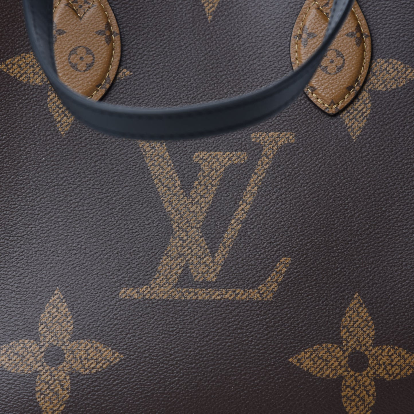 Reverse Monogram Giant Onthego MM