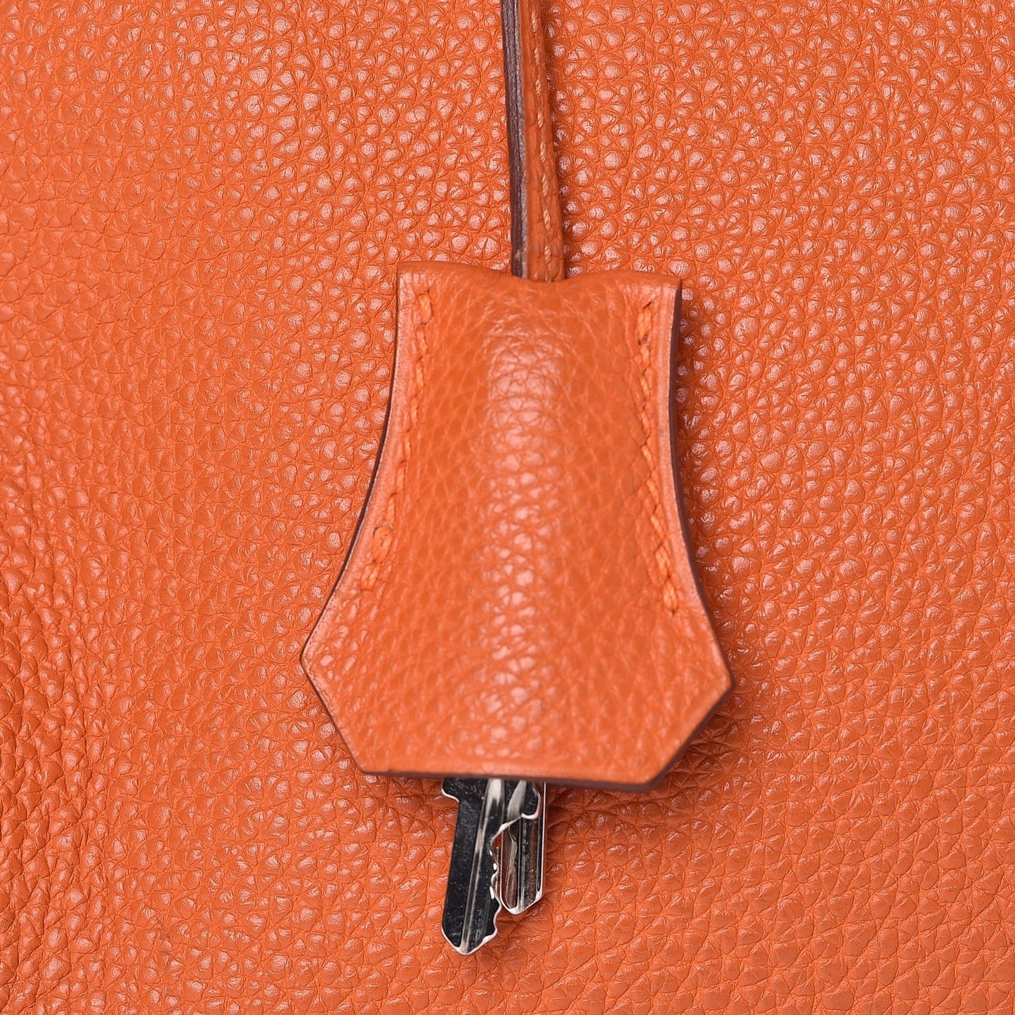 Togo Kelly Retourne 40 Orange
