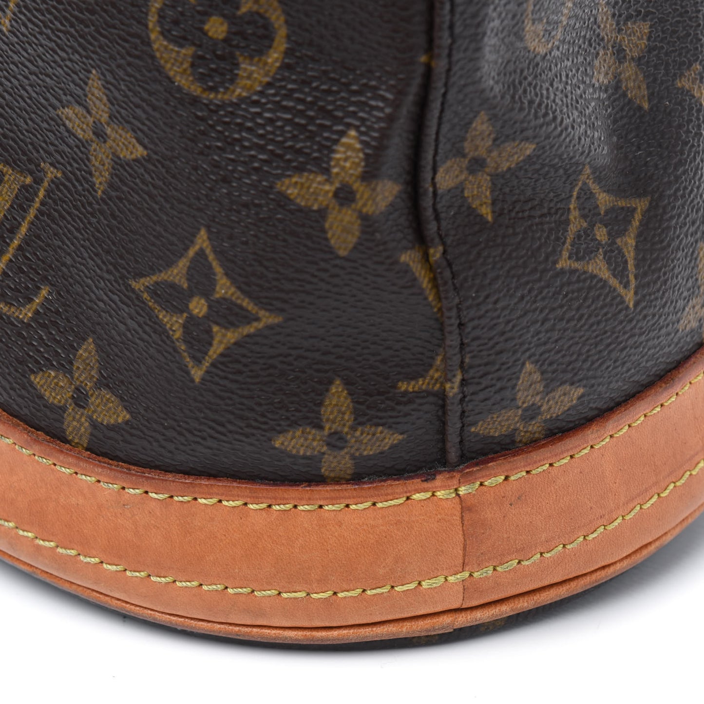 Monogram Petit Bucket 23