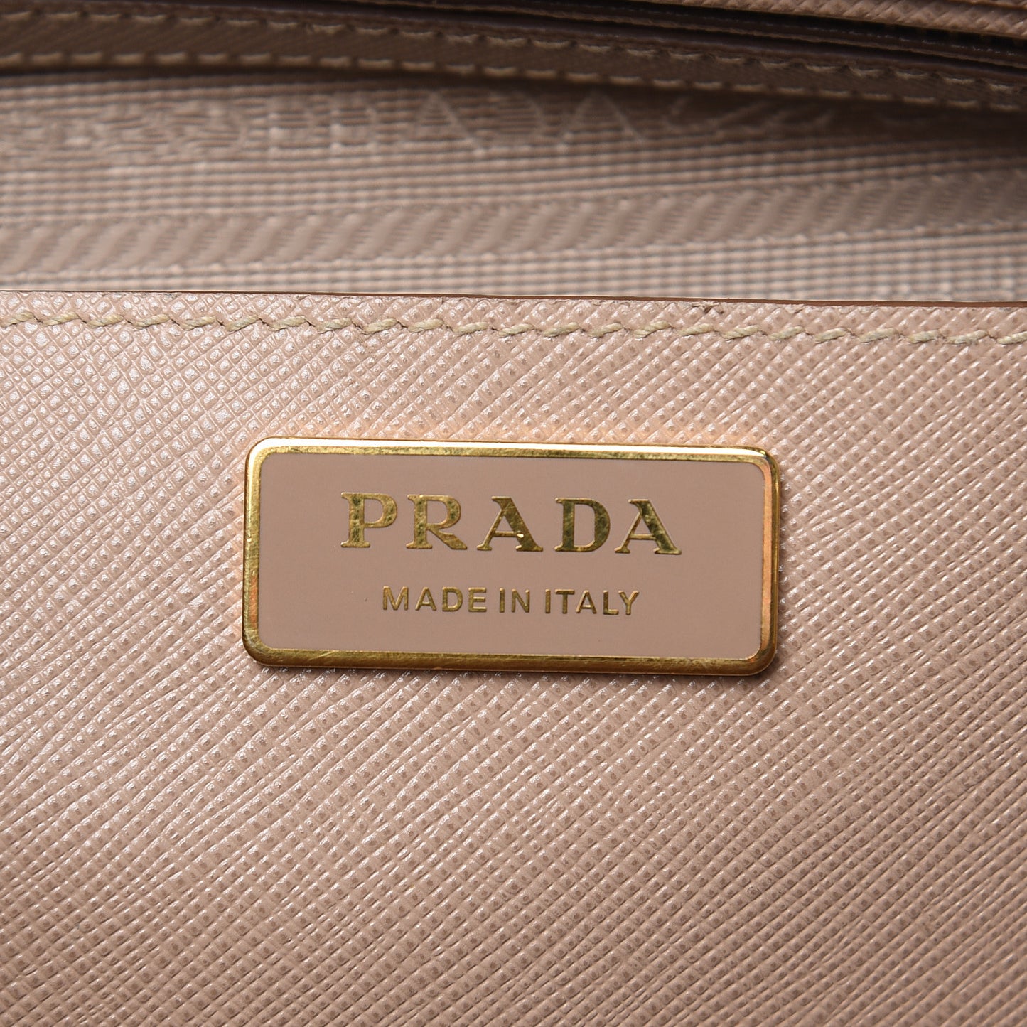 Saffiano Medium Galleria Double Zip Tote Cammeo