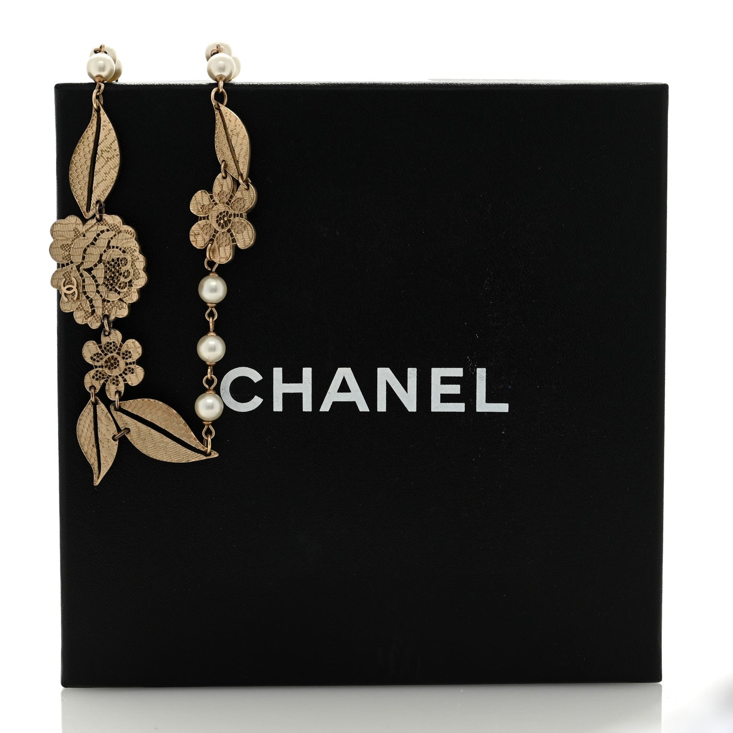 Pearl Crystal CC Camellia Short Necklace Gold